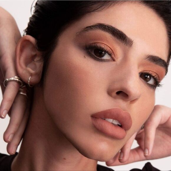 SmashBox Be Legendary Prime & Plush Lipstick Recognized (Caramel) - Picture 6 of 16